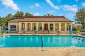 Las Sombras #1207 Stylish condo Pool close to NE Hosp, Airport, Fort SH, Randall AFB